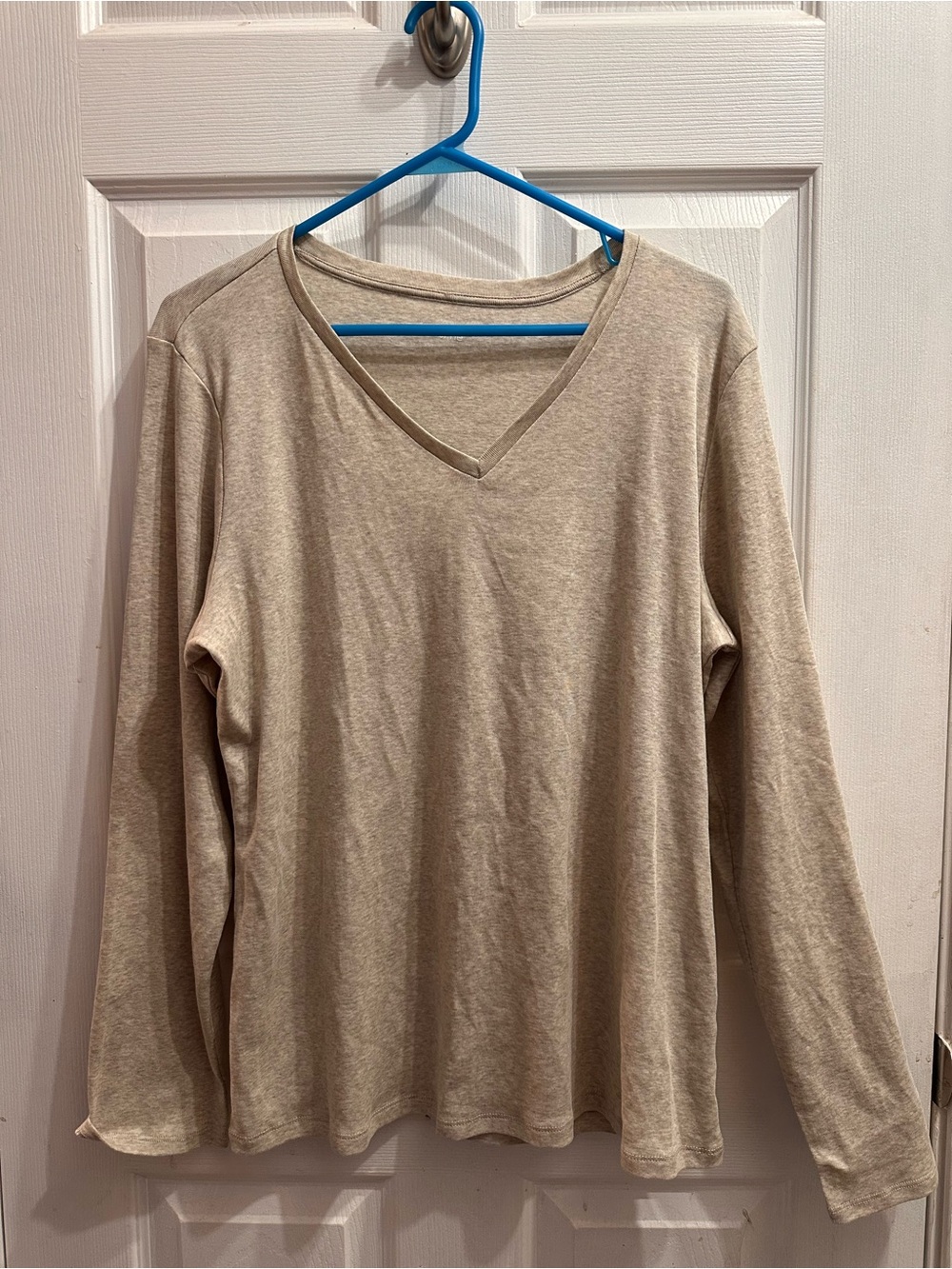 Liz Claiborne Beige Crewneck Tee long sleeve